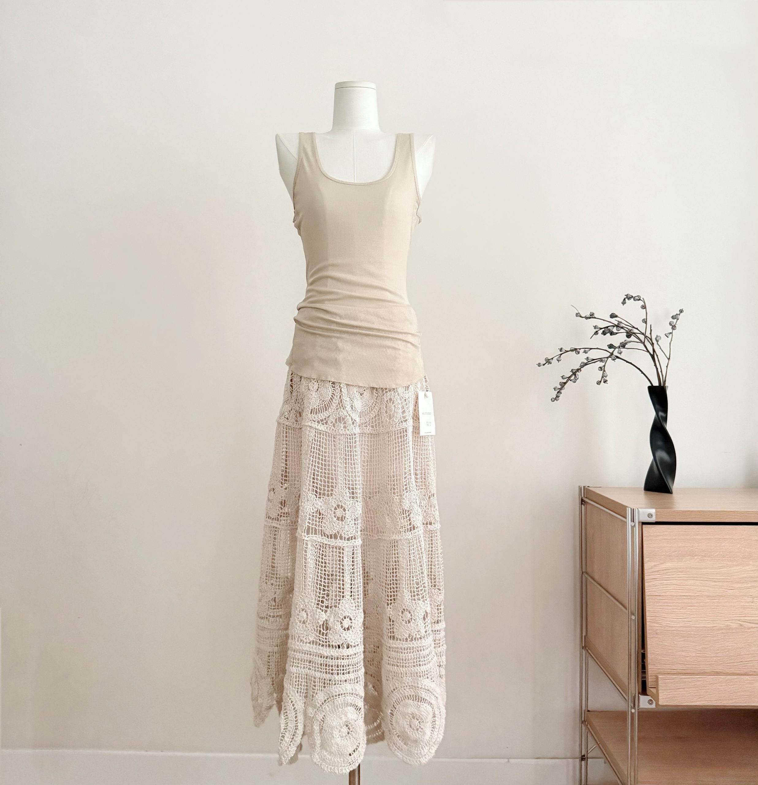 Women’s Sleeveless Round Neck Slim Fit Camisole Tank Top