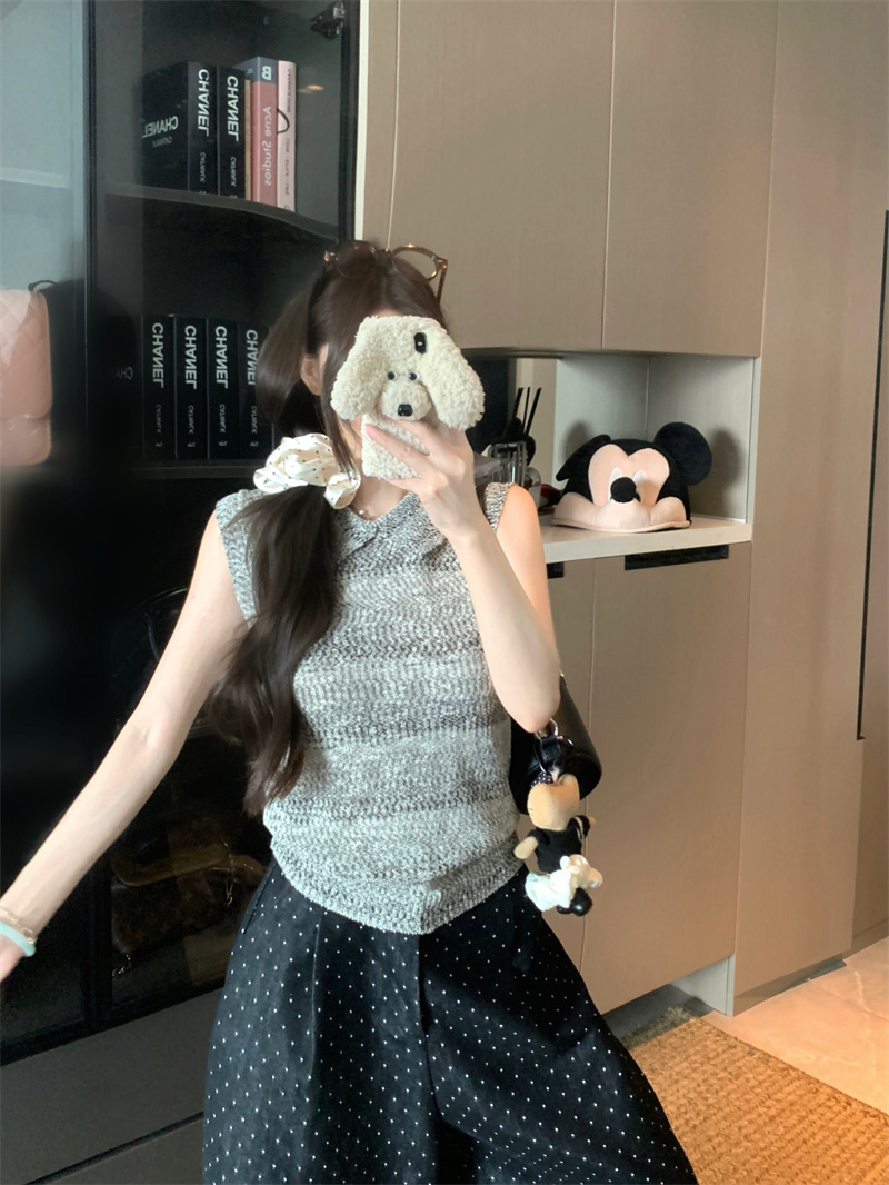 Slim Fit Knit Top with Collar Sleeveless Vest for Women - Image 3